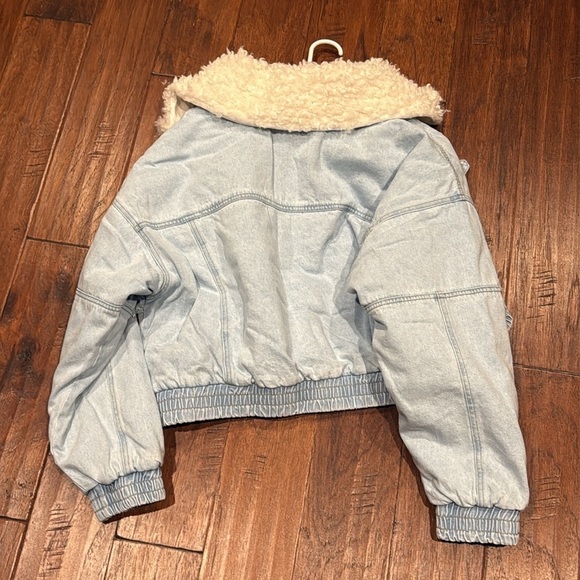 NWT! 0X Light Blue Denim Jacket with White Fur Collar - Picture 11 of 13